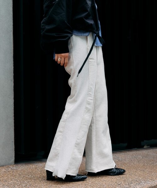 etsinta（エシンタ）の「etsintaリメイクフレアパンツ（スウェットパンツ・レディース・ブラック/オフホワイト/レッド/ブルー・ONE SIZE）」の7枚目の写真