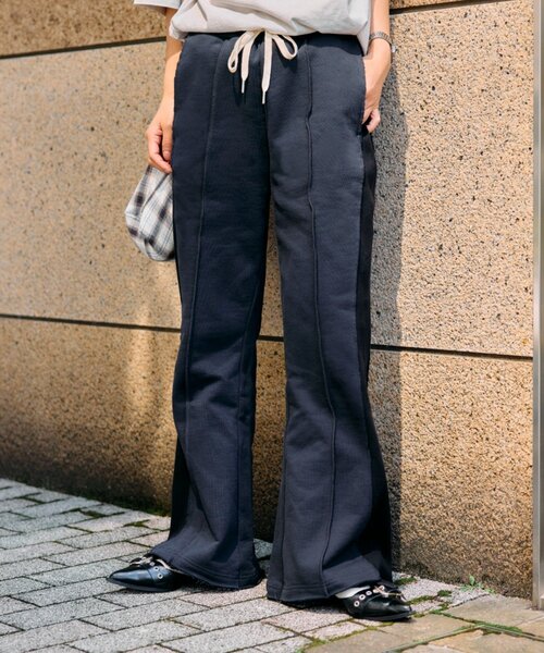 etsinta（エシンタ）の「etsintaリメイクフレアパンツ（スウェットパンツ・レディース・ブラック/オフホワイト/レッド/ブルー・ONE SIZE）」の14枚目の写真