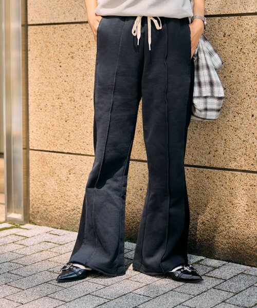 etsinta（エシンタ）の「etsintaリメイクフレアパンツ（スウェットパンツ・レディース・ブラック/オフホワイト/レッド/ブルー・ONE SIZE）」の15枚目の写真