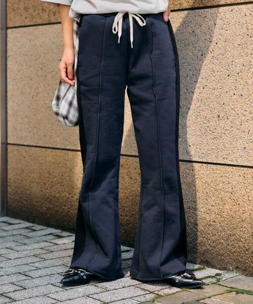 etsinta（エシンタ）の「etsintaリメイクフレアパンツ（スウェットパンツ・レディース・ブラック/オフホワイト/レッド/ブルー・ONE SIZE）」の17枚目の写真