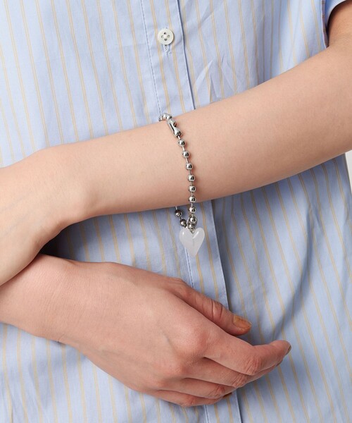 CITEN（シテン）の「＜CITEN＞カラバリクリアハートブレスレット（ブレスレット・レディース・ライラック/ブラック/ライトピンク/コバルトブルー/ケリーグリーン/イエロー/オレンジ/ホワイト/レッド・FREE）」の2枚目の写真