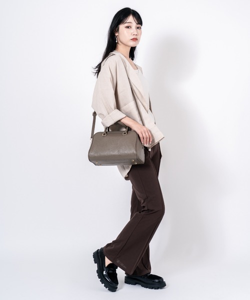 AULENTTI（オウレンティ）の「【AULENTTI/オウレンティ】2WAY レザー ミニボストンバッグ イタリア製（ボストンバッグ・レディース・ブラック/ダークベージュ・FREE）」の7枚目の写真