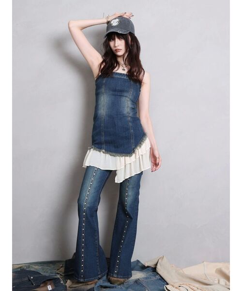 EVRIS(エヴリス)の「スタッズオープンウエストフレアデニムパンツ【セットアップ着用可能】(デニムパンツ・レディース・ライトブルー/インディゴブルー・MEDIUM/SMALL)」の6枚目の写真