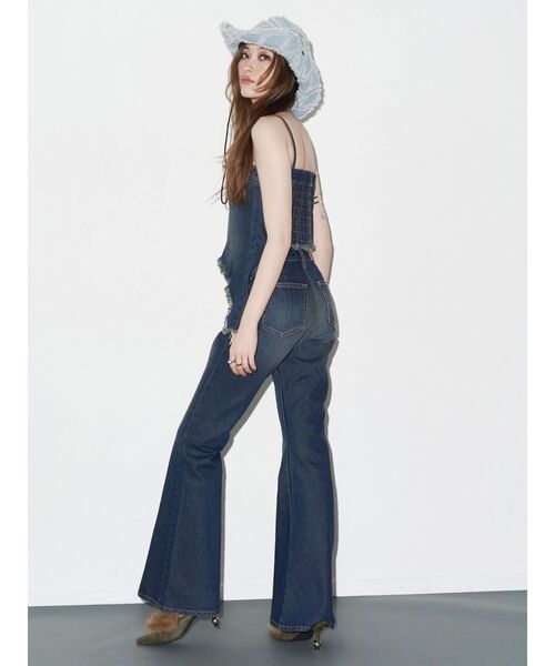 EVRIS(エヴリス)の「スタッズオープンウエストフレアデニムパンツ【セットアップ着用可能】(デニムパンツ・レディース・ライトブルー/インディゴブルー・MEDIUM/SMALL)」の11枚目の写真