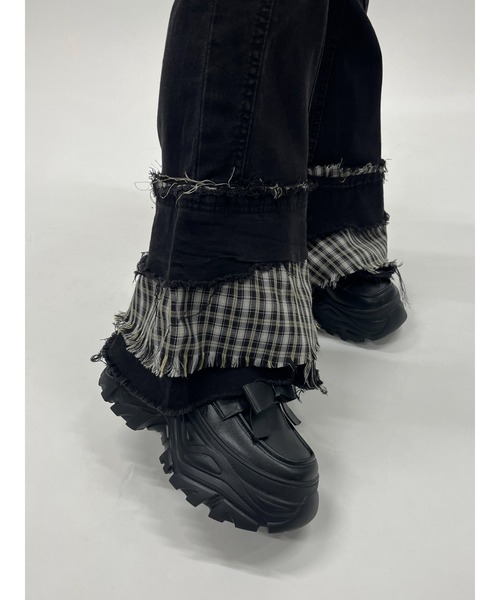 MORE self LOVE(モアセルフラブ)の「チェックパッチワークデニム(デニムパンツ・レディース・ブラック/ブルー・SMALL/MEDIUM)」の4枚目の写真