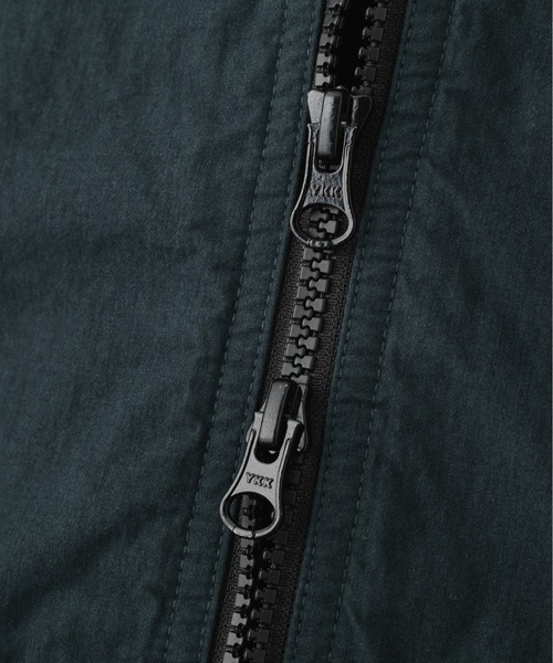 MHL.（エムエイチエル）の「COTTON NYLON PLAINWEAVE（ブルゾン・メンズ・ダークブラウン/ダークブルー・MEDIUM/LARGE）」の11枚目の写真