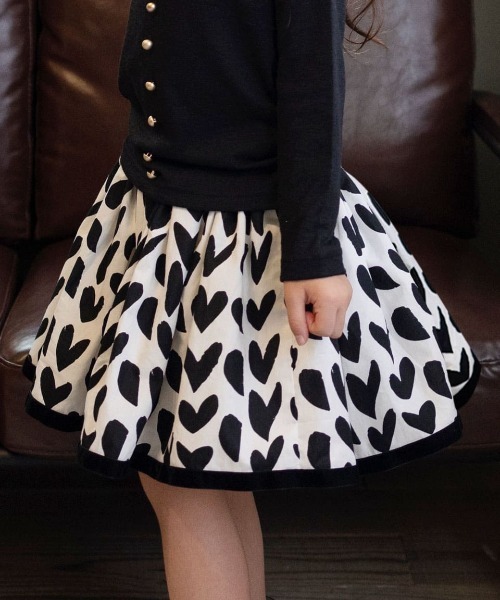 Rora(ローラ)の「アゲハ ハート柄スカート(スカート・キッズ・ブラック・140cm/130cm/120cm/110cm)」の1枚目の写真