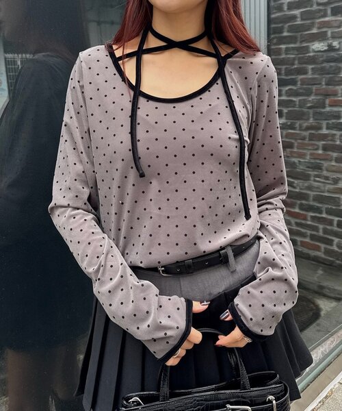 mline（エムライン）の「[mline]チョーカーベロアトップス（Tシャツ/カットソー・レディース・ブラック/ピンク/アイボリー/ホワイト系その他/チャコールグレー・FREE）」の6枚目の写真