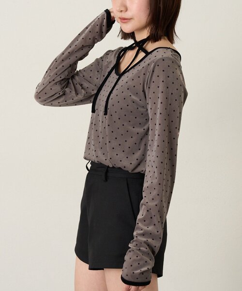 mline（エムライン）の「[mline]チョーカーベロアトップス（Tシャツ/カットソー・レディース・ブラック/ピンク/アイボリー/ホワイト系その他/チャコールグレー・FREE）」の19枚目の写真