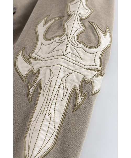 SUPPLIER(サプライヤー)の「ジップフーディ|Dagger Leather Patch Zip Hoodie|SUPPLIER(パーカー・メンズ・ブラック/カーキ/ベージュ・SMALL/MEDIUM/LARGE/X-LARGE/XX-LARGE)」の19枚目の写真