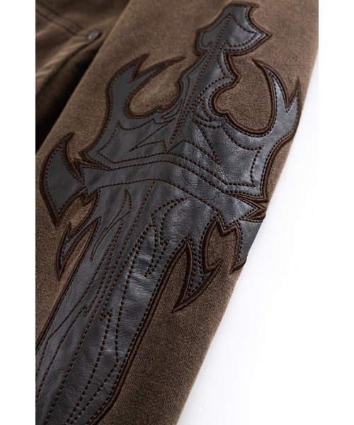 SUPPLIER(サプライヤー)の「ジップフーディ|Dagger Leather Patch Zip Hoodie|SUPPLIER(パーカー・メンズ・ブラック/カーキ/ベージュ・SMALL/MEDIUM/LARGE/X-LARGE/XX-LARGE)」の13枚目の写真