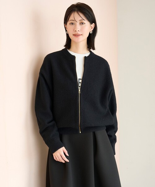 UNFILO(アンフィーロ)の「ウールミルド ZIPニットブルゾン(ブルゾン・レディース・ブラック系/ベージュ系・MEDIUM/SMALL)」の1枚目の写真