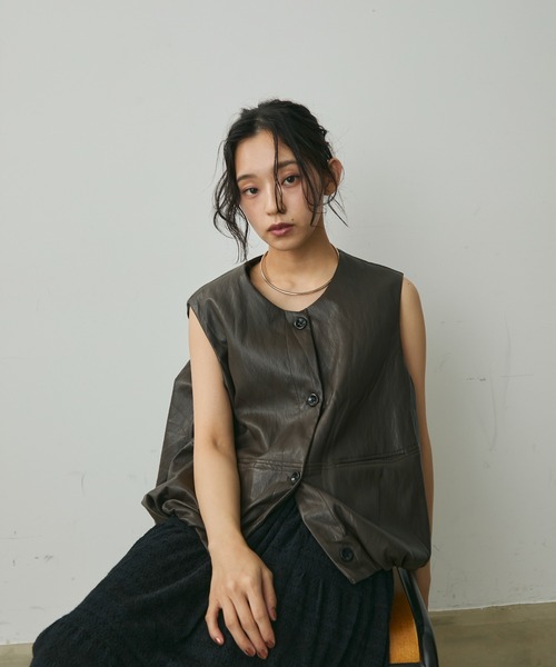 Lunea（ルネア）の「ノーカラーバルーンベスト（ベスト・レディース・ブラウン/ブラック・FREE）」の2枚目の写真