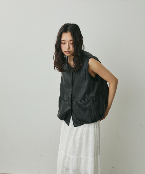 Lunea（ルネア）の「ノーカラーバルーンベスト（ベスト・レディース・ブラウン/ブラック・FREE）」の11枚目の写真