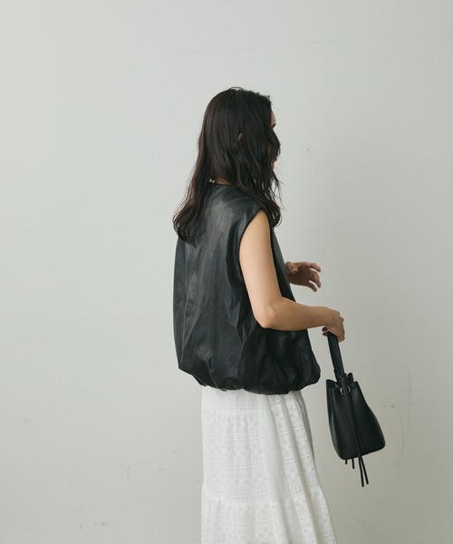 Lunea（ルネア）の「ノーカラーバルーンベスト（ベスト・レディース・ブラウン/ブラック・FREE）」の14枚目の写真