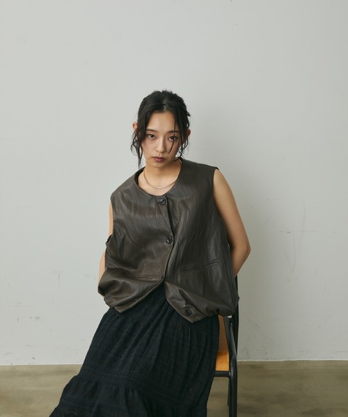Lunea（ルネア）の「ノーカラーバルーンベスト（ベスト・レディース・ブラウン/ブラック・FREE）」の10枚目の写真