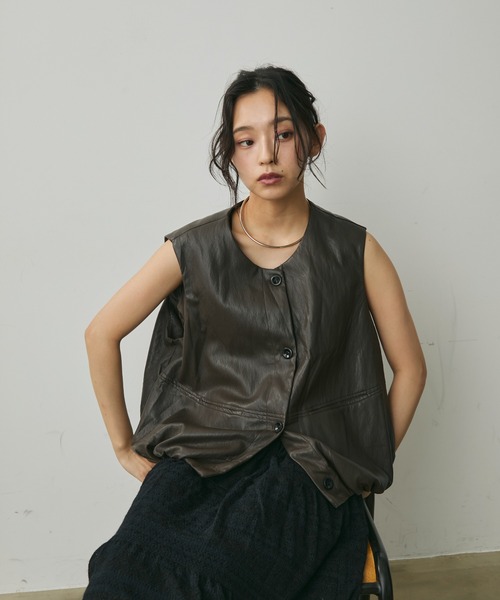 Lunea（ルネア）の「ノーカラーバルーンベスト（ベスト・レディース・ブラウン/ブラック・FREE）」の4枚目の写真