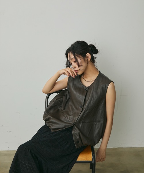 Lunea（ルネア）の「ノーカラーバルーンベスト（ベスト・レディース・ブラウン/ブラック・FREE）」の6枚目の写真