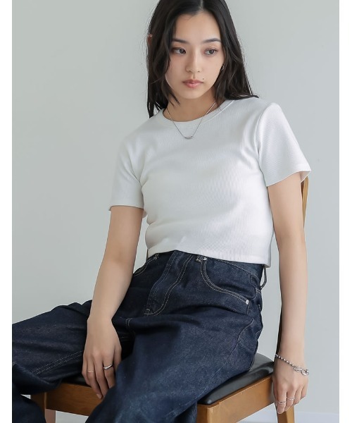 Re:EDIT（リエディ）の「[新色追加]テレコリブクロップド半袖Ｔシャツ（Tシャツ/カットソー・レディース・ブラウン/レッド/ホワイト/ブラック/チャコールグレー/ブルー・LARGE/MEDIUM）」の17枚目の写真