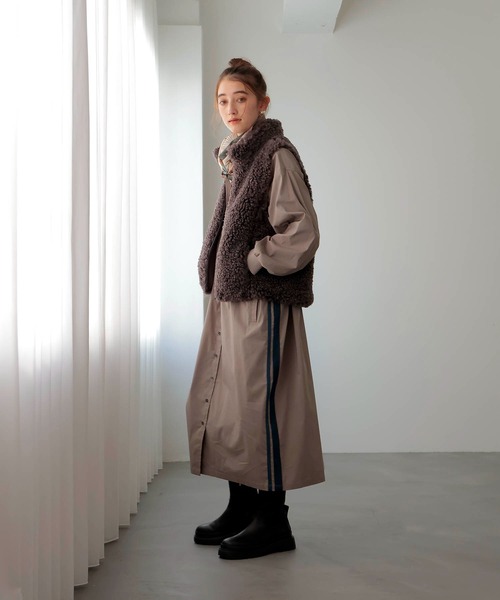Jines(ジネス)の「ミミクリーシープ ファー ハイネックベスト(その他アウター・レディース・ベージュ/ダークブラウン・38)」の20枚目の写真