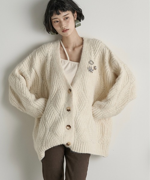 THE YOn（ザヨン）の「ブラッシュドニットVネックカーディガン