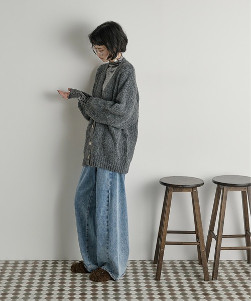 THE YOn(ザヨン)の「ブラッシュドニットVネックカーディガン(カーディガン/ボレロ・レディース・チャコールグレー/アイボリー/ベージュ・FREE)」の14枚目の写真