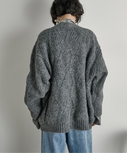 THE YOn（ザヨン）の「ブラッシュドニットVネックカーディガン