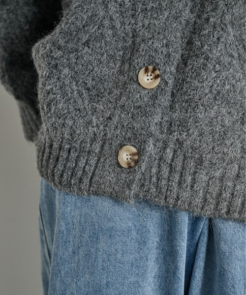 THE YOn（ザヨン）の「ブラッシュドニットVネックカーディガン