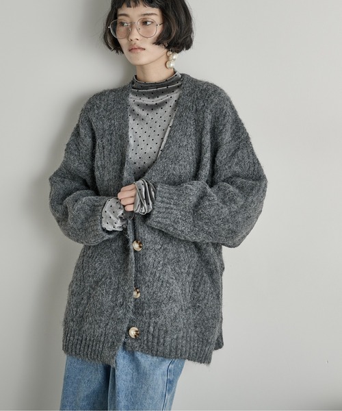 THE YOn(ザヨン)の「ブラッシュドニットVネックカーディガン(カーディガン/ボレロ・レディース・チャコールグレー/アイボリー/ベージュ・FREE)」の17枚目の写真