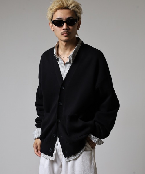 OMNES(オムネス)の「スウェットライクニットVネックカーディガン(カーディガン/ボレロ・メンズ・グレイッシュベージュ/ブラック/グレー・L/M)」の7枚目の写真