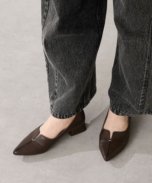 31 Sons de mode（トランテアン　ソン　ドゥ　モード）の「WEB限定 フレアヒールポインテッドトゥパンプス/45301（パンプス・レディース・ブラック/シルバー/ベージュ・33/34/35/36/37/38/39/40/41/42/43）」の5枚目の写真