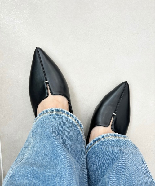 31 Sons de mode（トランテアン　ソン　ドゥ　モード）の「WEB限定 フレアヒールポインテッドトゥパンプス/45301（パンプス・レディース・ブラック/シルバー/ベージュ・33/34/35/36/37/38/39/40/41/42/43）」の4枚目の写真