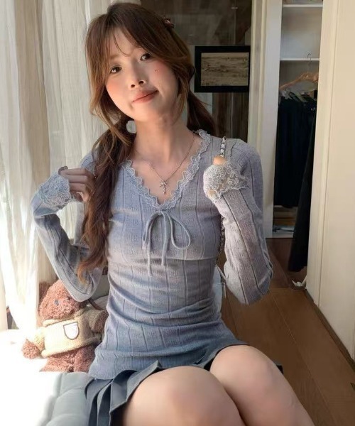 AsRiRe(アスリレイ)の「25aw レース付き/vネックニットトップス(ニット/セーター・レディース・グレー/アイボリー/ブラック・M)」の9枚目の写真