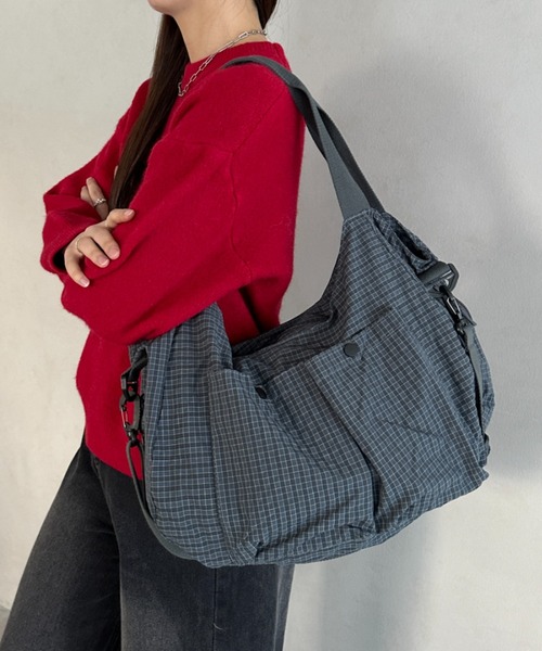 MYMOOD.(マイムード)の「【A4収納可能】チェック柄2WAYショルダーバッグ(ショルダーバッグ・レディース・ベージュ/ブラック/レッド/ブラウン・FREE)」の2枚目の写真