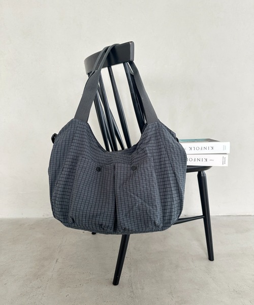 MYMOOD.(マイムード)の「【A4収納可能】チェック柄2WAYショルダーバッグ(ショルダーバッグ・レディース・ベージュ/ブラック/レッド/ブラウン・FREE)」の5枚目の写真
