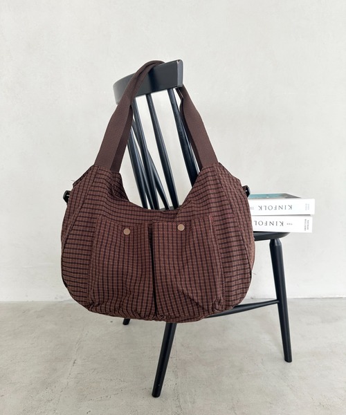 MYMOOD.(マイムード)の「【A4収納可能】チェック柄2WAYショルダーバッグ(ショルダーバッグ・レディース・ベージュ/ブラック/レッド/ブラウン・FREE)」の13枚目の写真