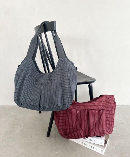 MYMOOD.(マイムード)の「【A4収納可能】チェック柄2WAYショルダーバッグ(ショルダーバッグ・レディース・ベージュ/ブラック/レッド/ブラウン・FREE)」の7枚目の写真