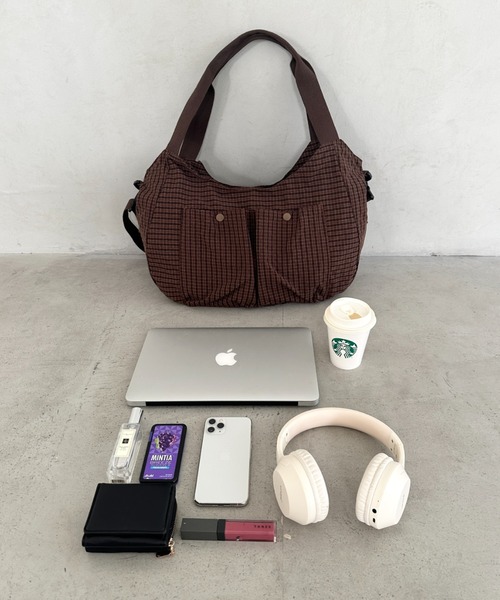 MYMOOD.(マイムード)の「【A4収納可能】チェック柄2WAYショルダーバッグ(ショルダーバッグ・レディース・ベージュ/ブラック/レッド/ブラウン・FREE)」の14枚目の写真