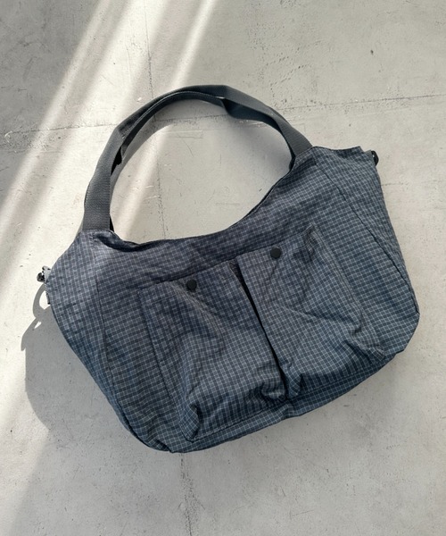 MYMOOD.(マイムード)の「【A4収納可能】チェック柄2WAYショルダーバッグ(ショルダーバッグ・レディース・ベージュ/ブラック/レッド/ブラウン・FREE)」の6枚目の写真