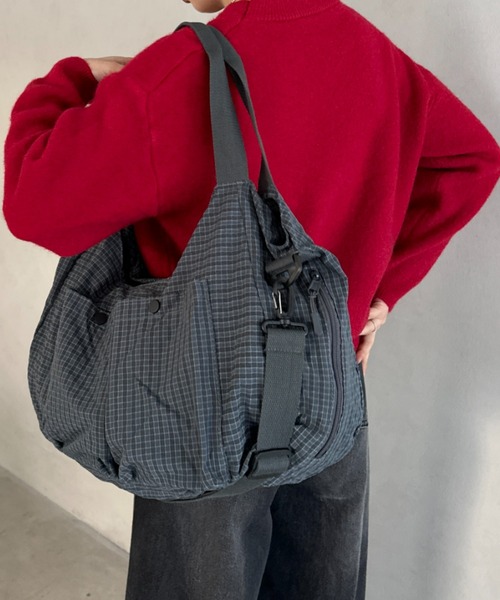 MYMOOD.(マイムード)の「【A4収納可能】チェック柄2WAYショルダーバッグ(ショルダーバッグ・レディース・ベージュ/ブラック/レッド/ブラウン・FREE)」の9枚目の写真