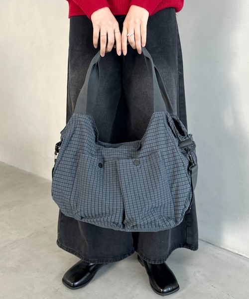 MYMOOD.(マイムード)の「【A4収納可能】チェック柄2WAYショルダーバッグ(ショルダーバッグ・レディース・ベージュ/ブラック/レッド/ブラウン・FREE)」の11枚目の写真