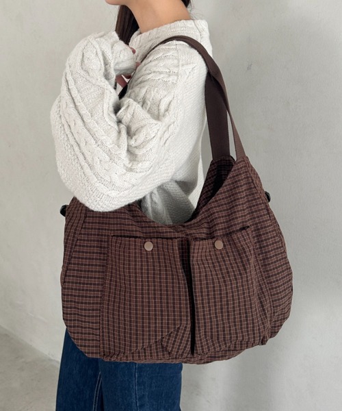MYMOOD.(マイムード)の「【A4収納可能】チェック柄2WAYショルダーバッグ(ショルダーバッグ・レディース・ベージュ/ブラック/レッド/ブラウン・FREE)」の17枚目の写真
