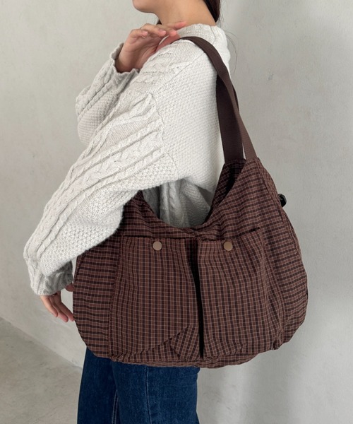 MYMOOD.(マイムード)の「【A4収納可能】チェック柄2WAYショルダーバッグ(ショルダーバッグ・レディース・ベージュ/ブラック/レッド/ブラウン・FREE)」の18枚目の写真