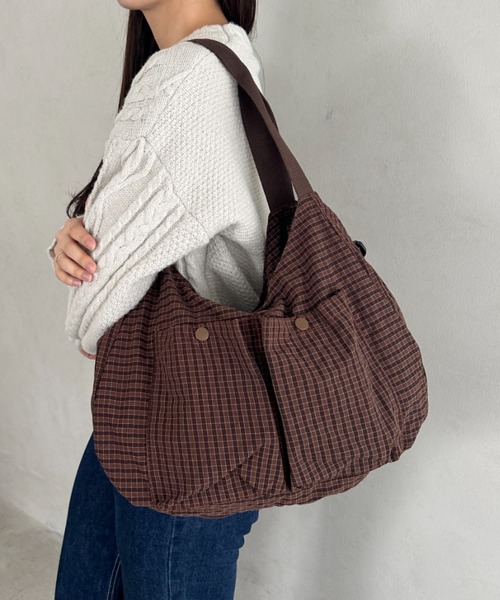 MYMOOD.(マイムード)の「【A4収納可能】チェック柄2WAYショルダーバッグ(ショルダーバッグ・レディース・ベージュ/ブラック/レッド/ブラウン・FREE)」の19枚目の写真