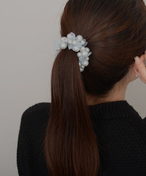 TONE SELECT GOODS(トーンセレクトグッズ)の「【resonance】チュールリボン×パール パウダーカラー ヘアゴム(ヘアゴム・レディース・ブラック系/ブルー系/ベージュ系/ピンク系・FREE)」の4枚目の写真