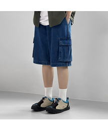 AGOD（エージーオーディー）の「バミューダワイドツータックカーゴデニムショーツ[インディゴ]（デニムパンツ）」