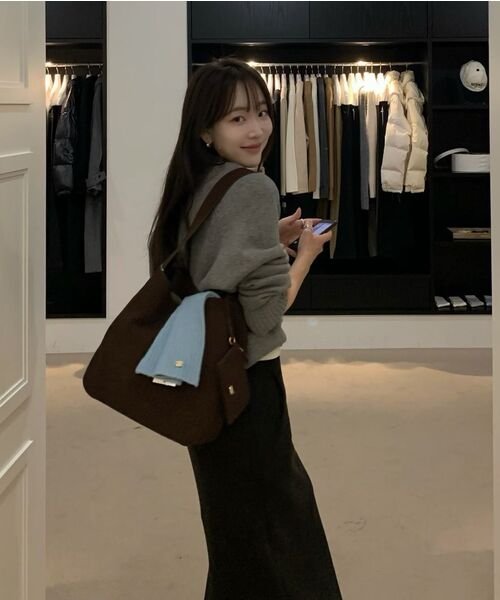 SIYAZU（シヤジュ）の「SIAC3088 Suede Piren Bag_Brown（ショルダーバッグ・レディース・ブラウン・ONE）」の6枚目の写真