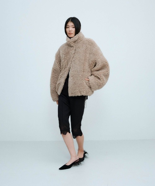 THINGS THAT MATTER(シングス ザット マター)の「IMITATION SHEEP FUR JACKET / イミテーション シープ ファー ジャケット(ブルゾン・レディース・グレイッシュベージュ/ネイビー・FREE)」の6枚目の写真