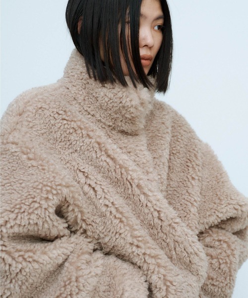 THINGS THAT MATTER(シングス ザット マター)の「IMITATION SHEEP FUR JACKET / イミテーション シープ ファー ジャケット(ブルゾン・レディース・グレイッシュベージュ/ネイビー・FREE)」の4枚目の写真