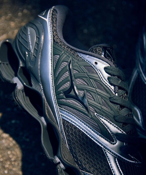 MIZUNO(ミズノ )の「【MIZUNO(ミズノ)】WAVE PROPHECY LS(スニーカー・レディース・オフホワイト/ブラック・25/24/23)」の6枚目の写真